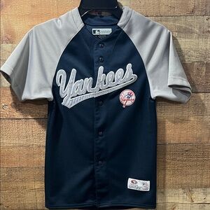 True Fan NEW York Yankees Navy and Gray Button-Front Jersey boys small (8)